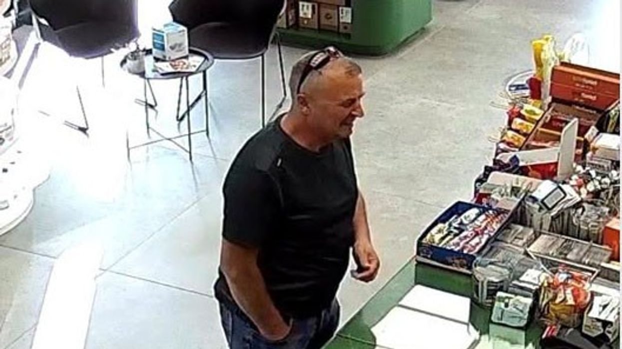 Policia kërkon ndihmën e qytetarëve për identifikimin e këtij të dyshuari Policia kërkon ndihmën e qytetarëve për identifikimin e këtij të dyshuari