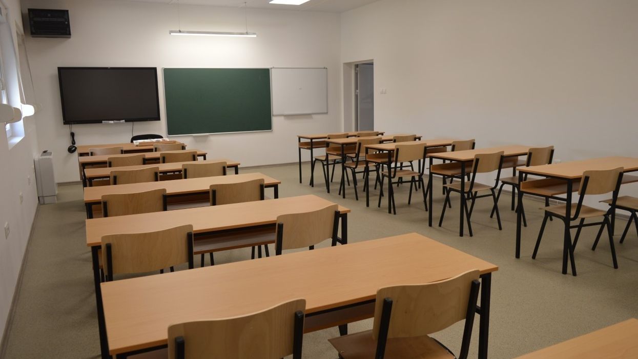 Rahovec, prindi i pakënaqur me rezultatet e fëmijës në shkollë dyshohet se e kanosi drejtoreshën e shkollës Rahovec, prindi i pakënaqur me rezultatet e fëmijës në shkollë dyshohet se e kanosi drejtoreshën e shkollës