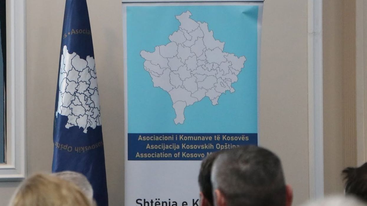 AKK ngre alarmin: A po shndërrohen komunat vetëm në institucione administrative? AKK ngre alarmin: A po shndërrohen komunat vetëm në institucione administrative?