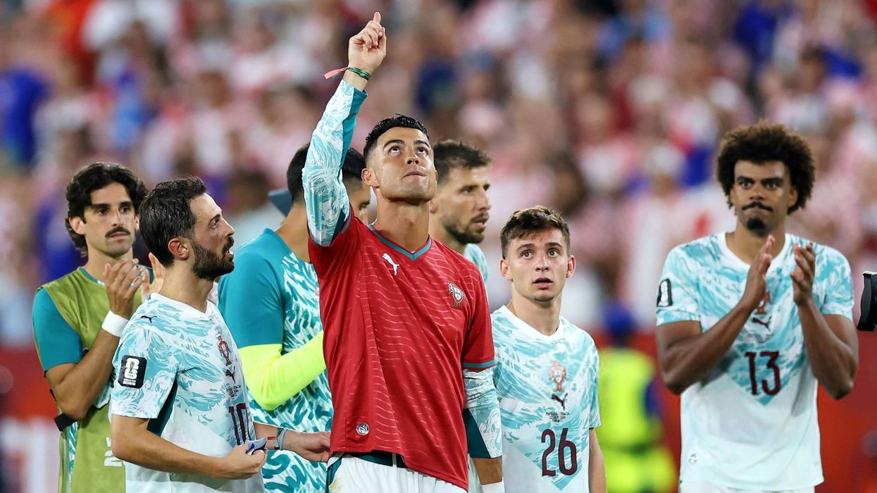 Ronaldo përlot botën me gjestin prekës për Diogo Jotën pas kualifikimit të Portugalisë Ronaldo përlot botën me gjestin prekës për Diogo Jotën pas kualifikimit të Portugalisë