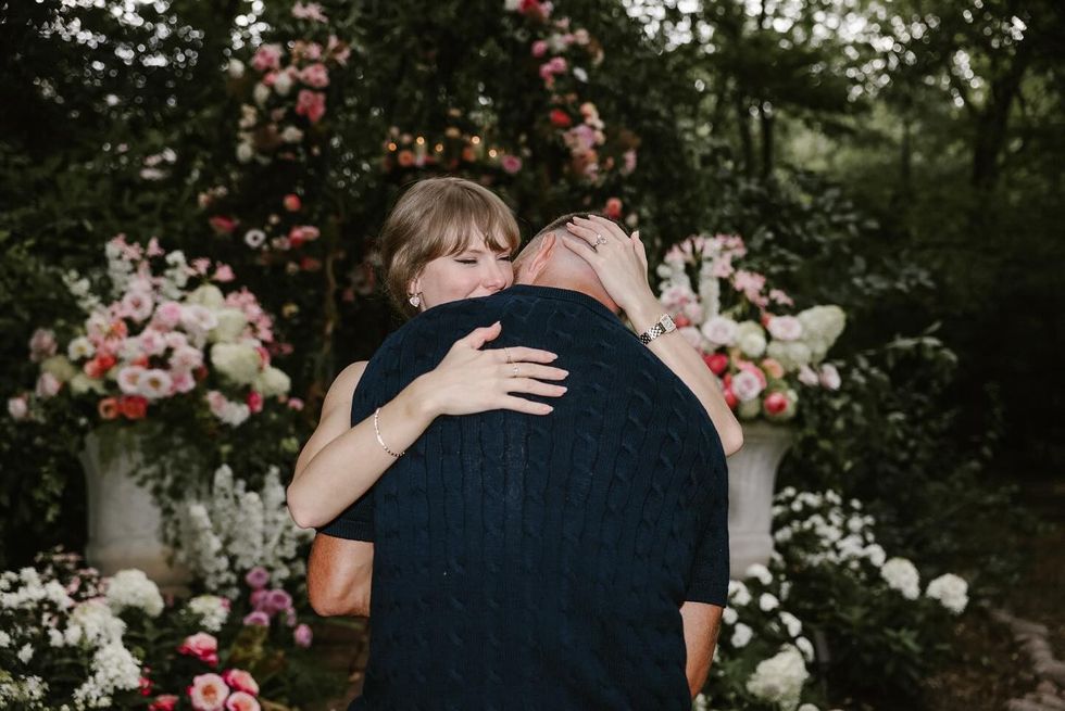 Taylor Swift dhe Travis Kelce kurorëzohen në fshehtësi përpara dasmës madhështore Taylor Swift dhe Travis Kelce kurorëzohen në fshehtësi përpara dasmës madhështore