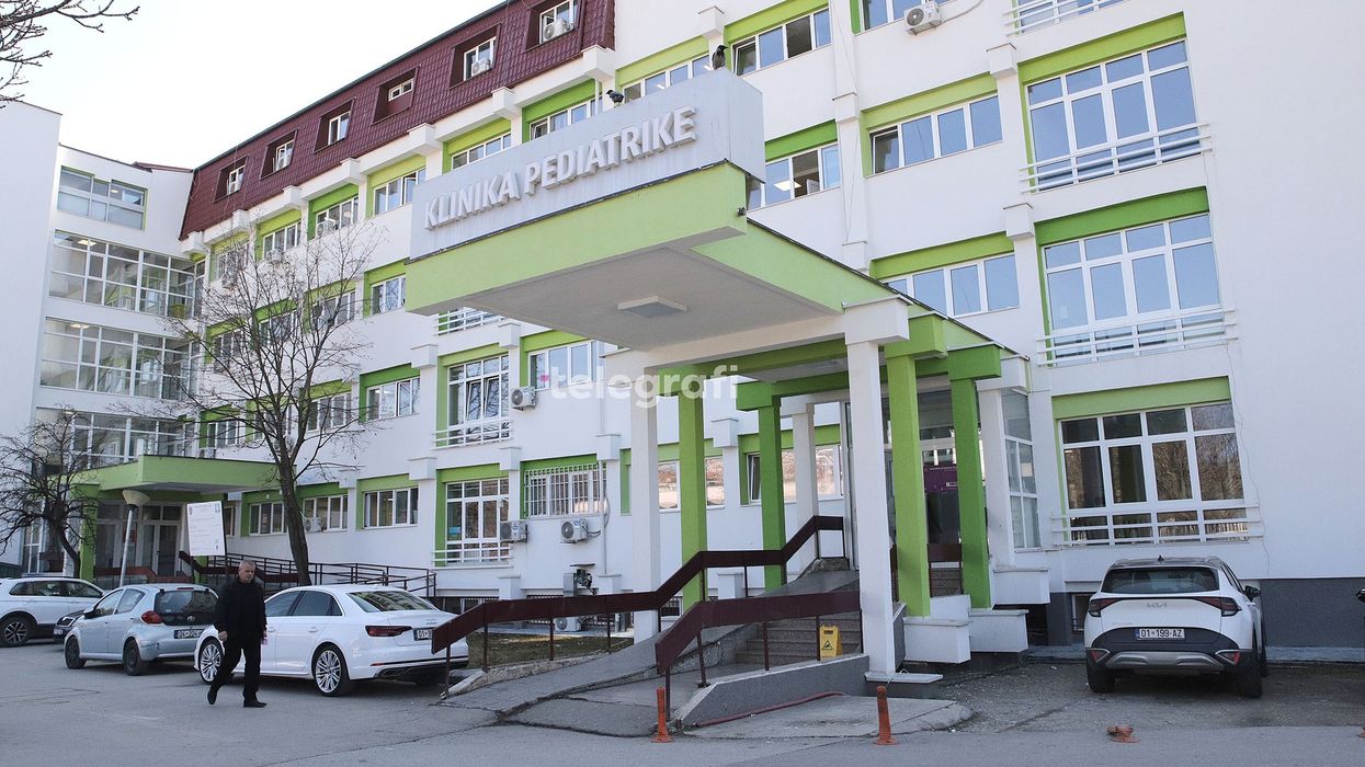 Mjekët e QKUK-së shpëtojnë foshnjën njëjavëshe me një operacion të rrallë dhe kompleks Mjekët e QKUK-së shpëtojnë foshnjën njëjavëshe me një operacion të rrallë dhe kompleks