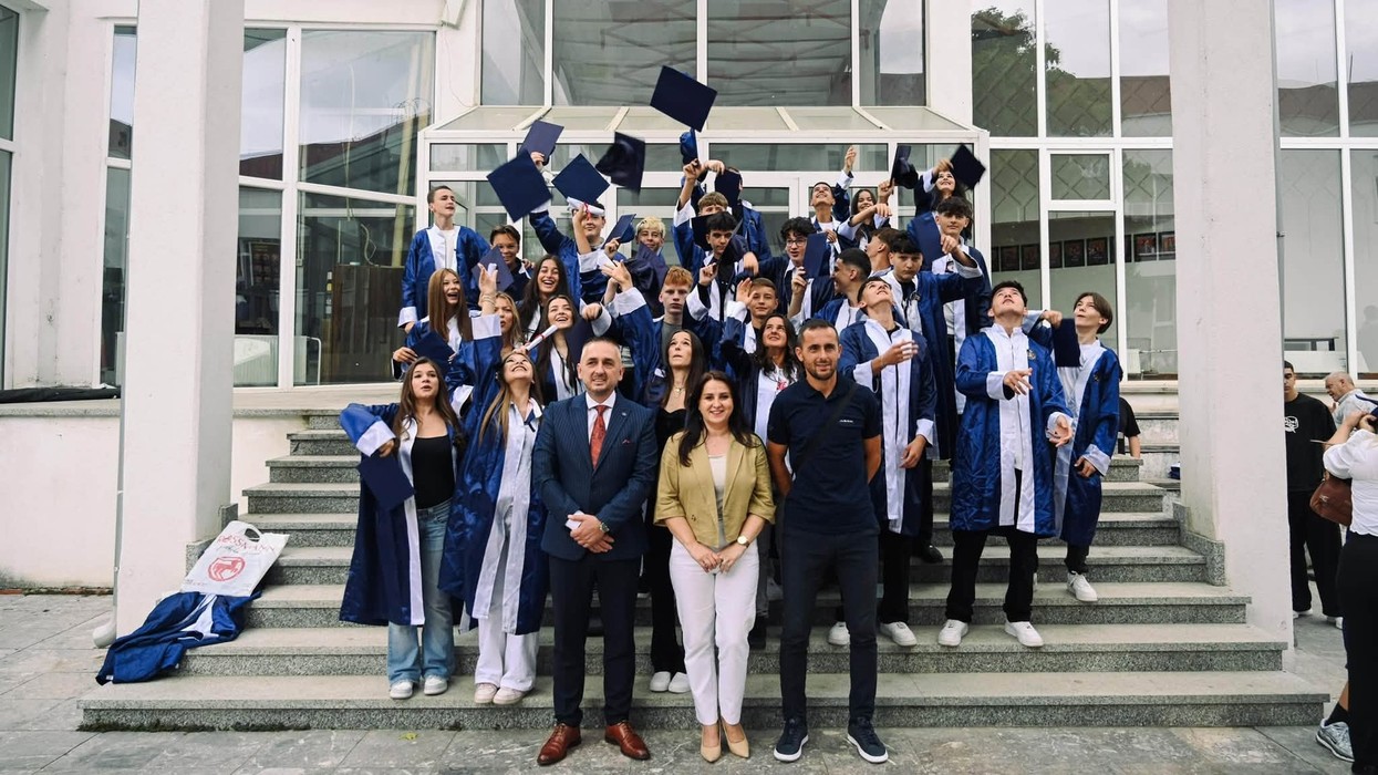 U mbajt ceremonia e diplomimit me rreth 200 semimaturantë të SHFMU “Fan Noli” në Kamenicë