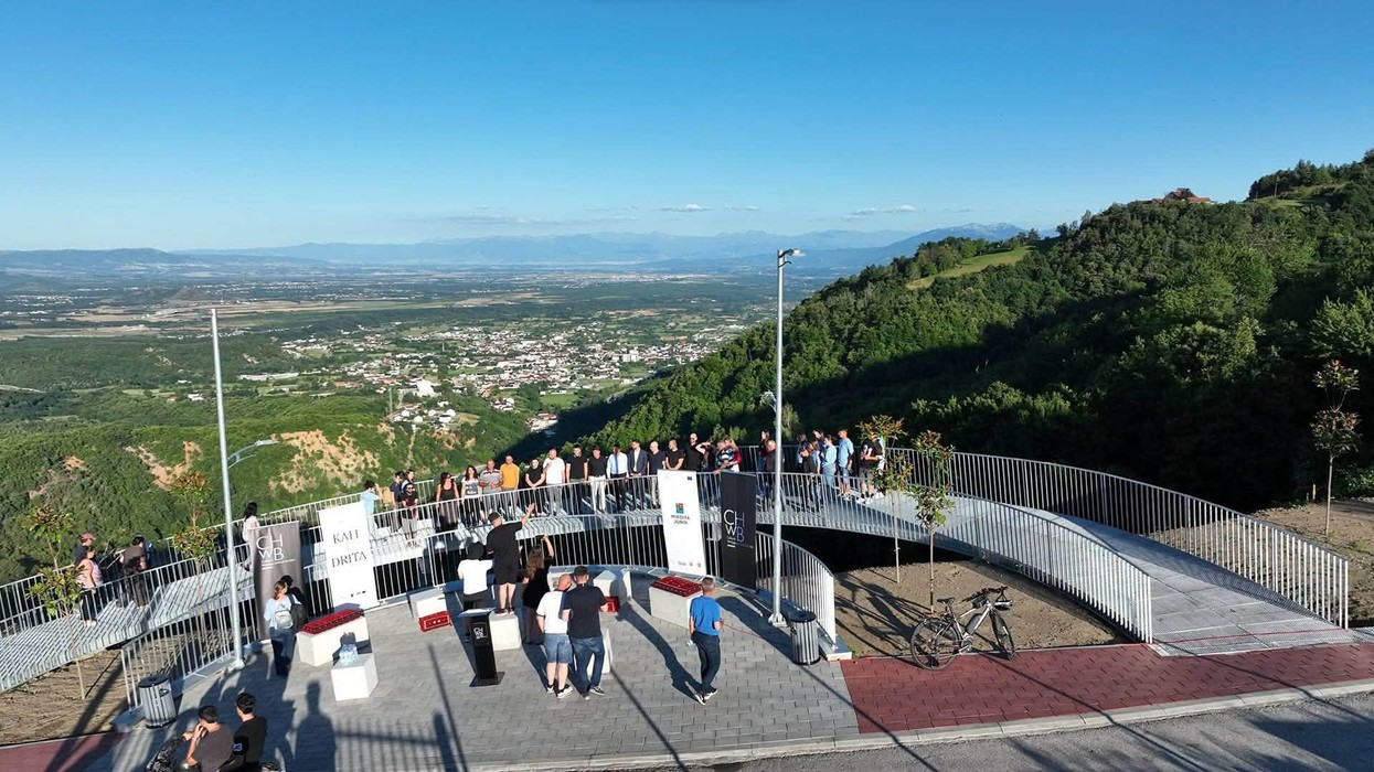 Juniku bëhet me Ballkon Panoramik