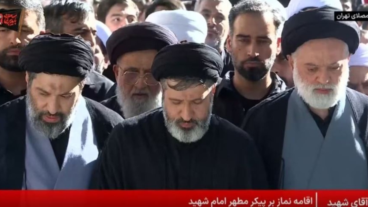 Vetëm tre nga katër djemtë e Ali Khameneit marrin pjesë në varrimin e babait - Mojtaba ende 'i zhdukur'