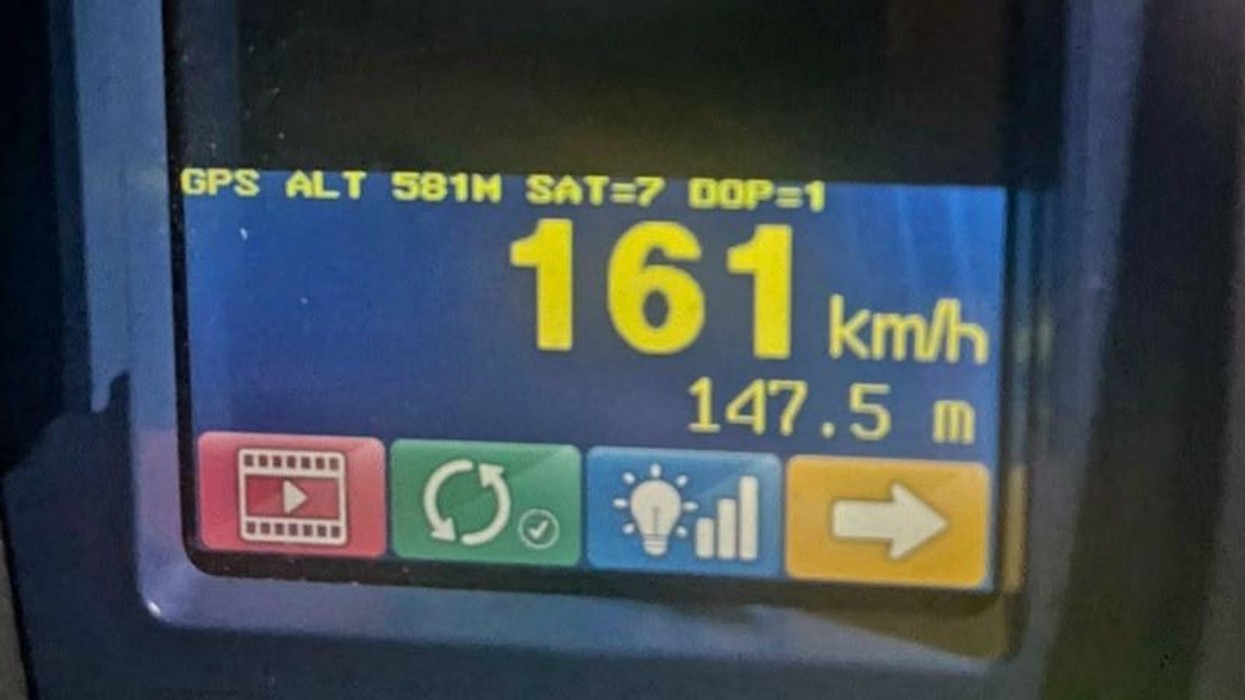 Voziti 161 km/h në zonën 50, gjobitet me 500 euro dhe i ndalohet vozitja për 6 muaj