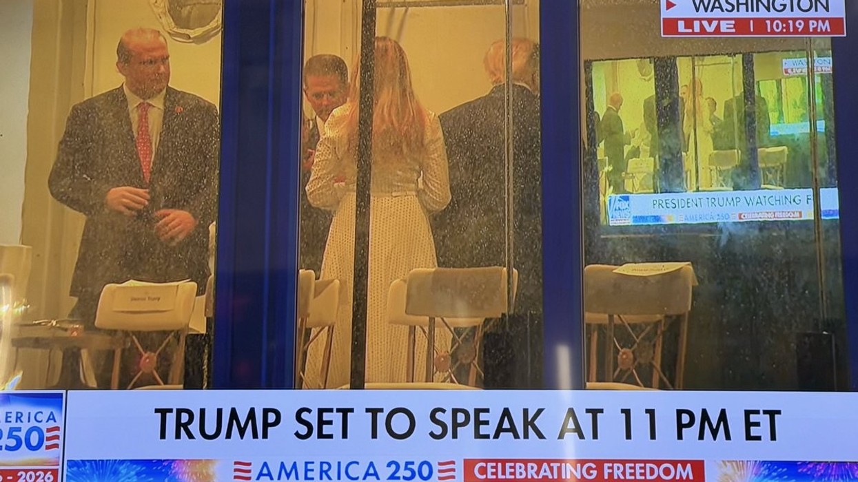 Trumpi bëhet viral në internet, kapet duke parë veten në Fox News