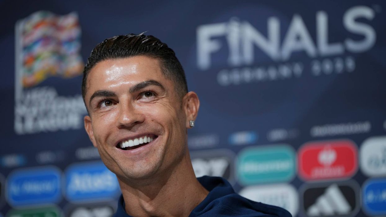 Cristiano Ronaldo kapet me gazetarin: E di që ti nuk më pëlqen, duam kualifikimin ndaj Spanjës Cristiano Ronaldo kapet me gazetarin: E di që ti nuk më pëlqen, duam kualifikimin ndaj Spanjës