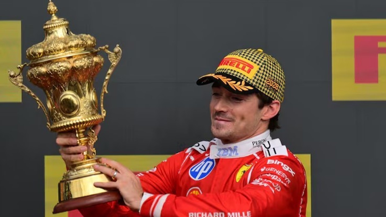 Charles Leclerc triumfon në Britani, Ferrari arrin fitoren historike të 250-të