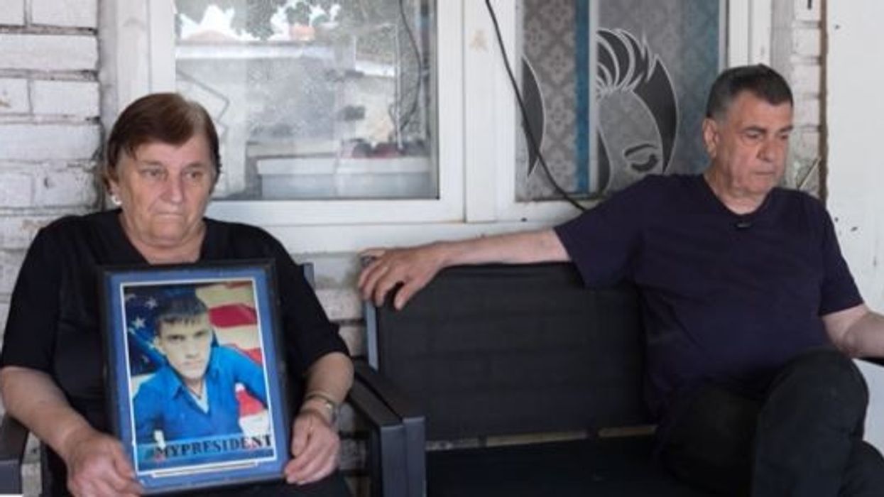 Vdekja e 32-vjeçarit në Burgun e Gjilanit, prindërit kërkojnë të dinë shkakun e ai mbetet mister tash e dy vite Vdekja e 32-vjeçarit në Burgun e Gjilanit, prindërit kërkojnë të dinë shkakun e ai mbetet mister tash e dy vite