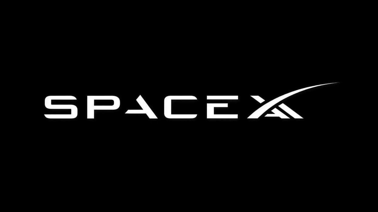 xAI riemërtohet në SpaceXAI me një logo të re