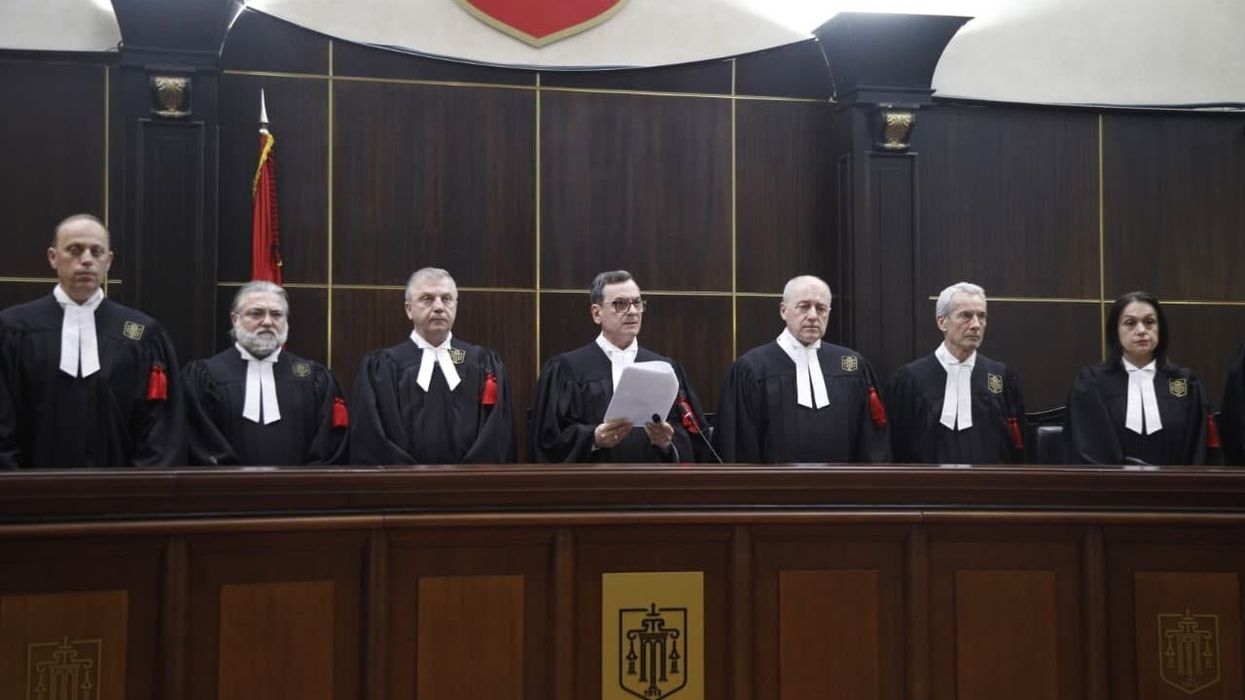 Zbardhet vendimi i plotë unifikues i Gjykatës së Lartë mbi masën e sigurimit personal në Shqipëri, barra e provës i kalon Prokurorisë Zbardhet vendimi i plotë unifikues i Gjykatës së Lartë mbi masën e sigurimit personal në Shqipëri, barra e provës i kalon Prokurorisë