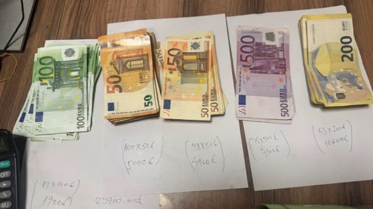 Dogana kap mall të padeklaruar dhe rreth 30 mijë euro në Han të Elezit