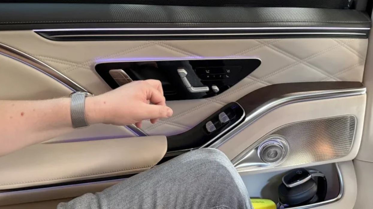 Dyert e Mercedes-Maybach S-Class hapen në gjashtë mënyra Dyert e Mercedes-Maybach S-Class hapen në gjashtë mënyra