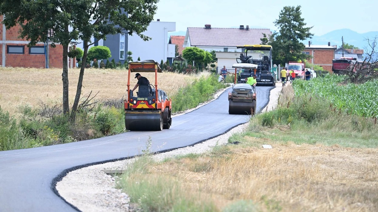 Përfundon asfaltimi i rrugës së fshatit Balloc dhe Shtedim të Podujevës