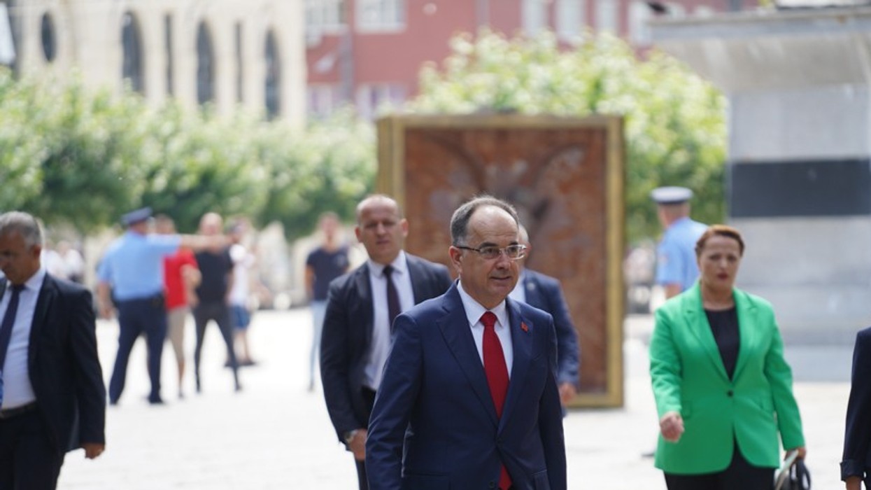 Presidenti i Shqipërisë kalon transit në Kosovë, Policia njofton për ndërprerje të përkohshme të trafikut