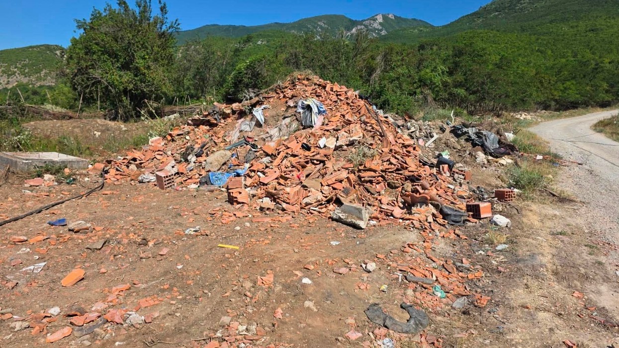 Vazhdon largimi i deponive ilegale në fshatin Cërcë të Istogut