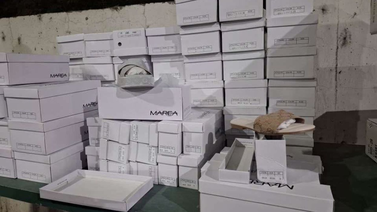 Dogana e Kosovës ndalon 128 palë këpucë të markave të mbrojtura në pikën kufitare Dogana e Kosovës ndalon 128 palë këpucë të markave të mbrojtura në pikën kufitare