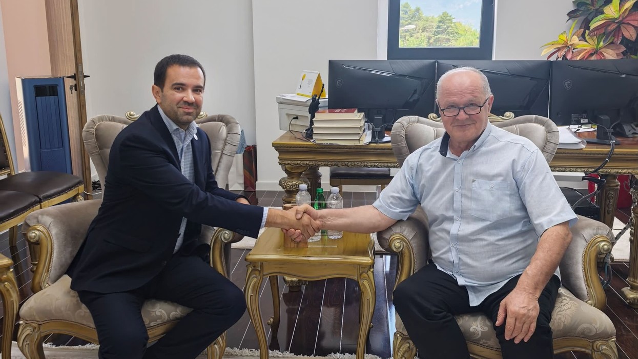Ramiz Kelmendi priti kreun e Odës Ekonomike Amerikane, u nderua me mirënjohje për 22 vjet bashkëpunim