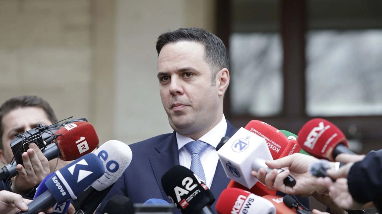 Abdixhiku i përgjigjet pozitivisht ftesës së Kurtit për takim Abdixhiku i përgjigjet pozitivisht ftesës së Kurtit për takim