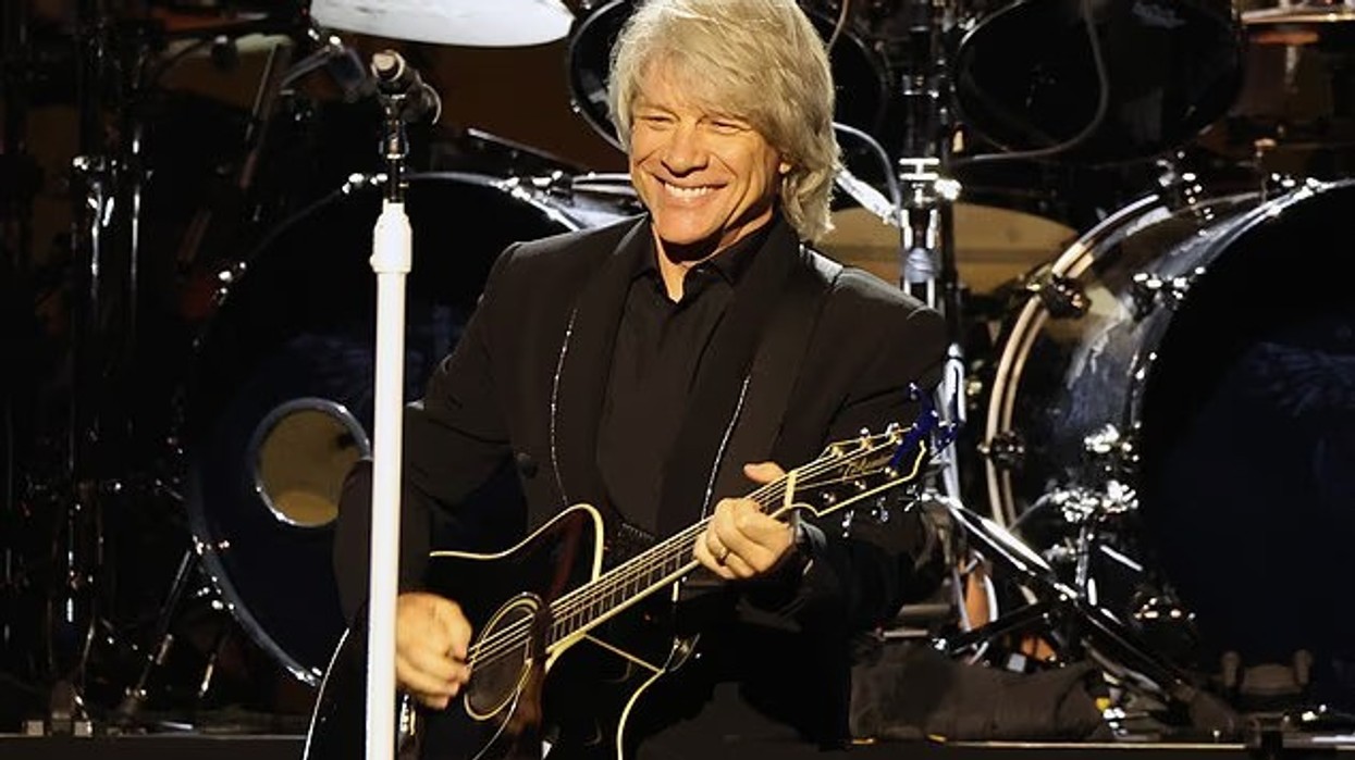 Jon Bon Jovi rikthehet në skenë katër vjet pasi operacioni në fyt i ndërpreu karrierën
