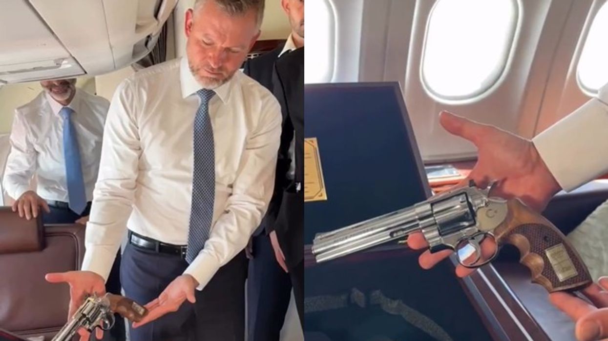 Publikohet video, presidenti i Sllovakisë tregon armën që mori dhuratë nga Erdogani në samitin e NATO-s Publikohet video, presidenti i Sllovakisë tregon armën që mori dhuratë nga Erdogani në samitin e NATO-s