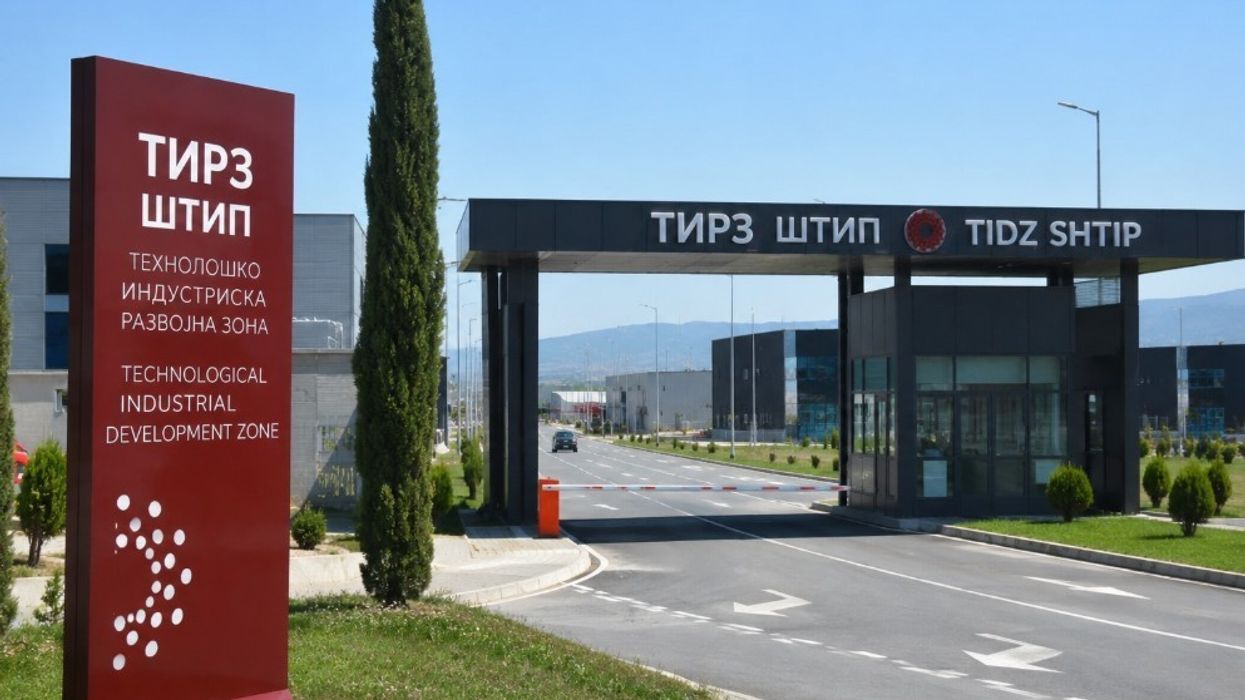 Gjashtë punëtorë u helmuan nga ushqimi në një fabrikë në ZZhIT të Shtipit Gjashtë punëtorë u helmuan nga ushqimi në një fabrikë në ZZhIT të Shtipit