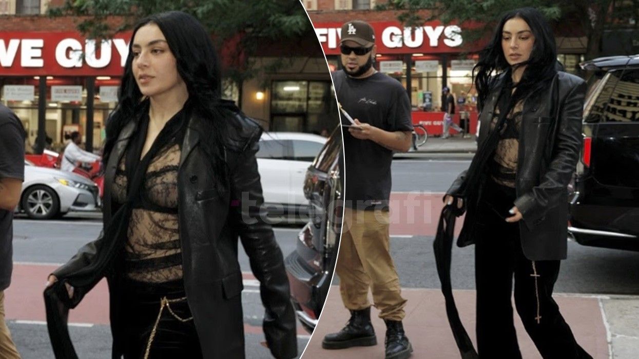 Charli XCX në qendër të vëmendjes me stilin e saj në festën e albumit të ri Charli XCX në qendër të vëmendjes me stilin e saj në festën e albumit të ri