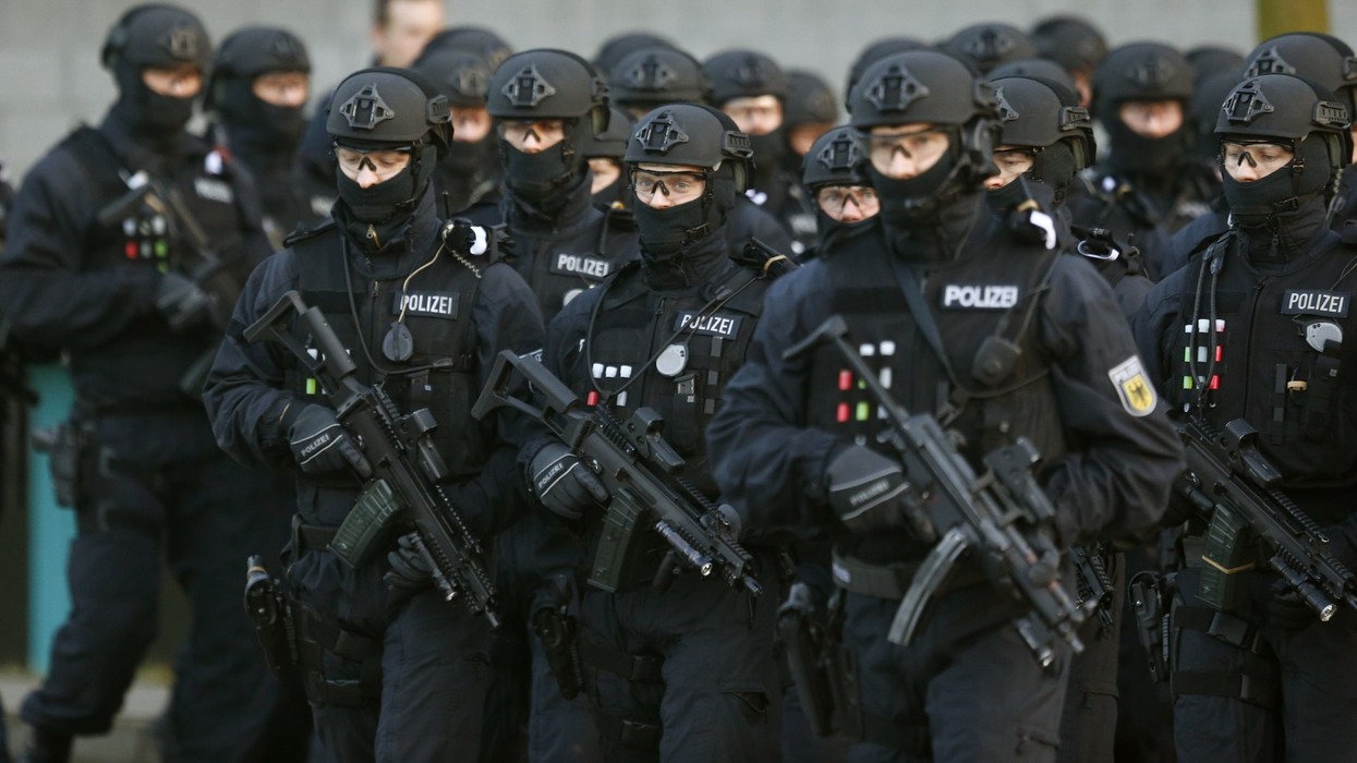 Pengmarrje në një market në Berlin, policia rrethon zonën