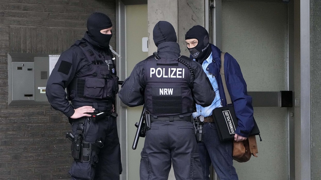 Pengmarrje në një market në Berlin, policia rrethon zonën