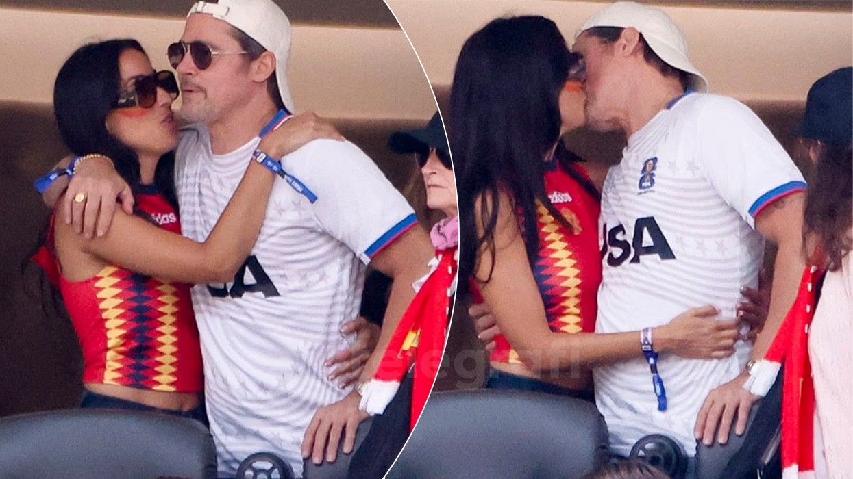 Brad Pitt dhe Ines de Ramon shkëmbejnë puthje pasionante në tribunat e Kupës së Botës Brad Pitt dhe Ines de Ramon shkëmbejnë puthje pasionante në tribunat e Kupës së Botës