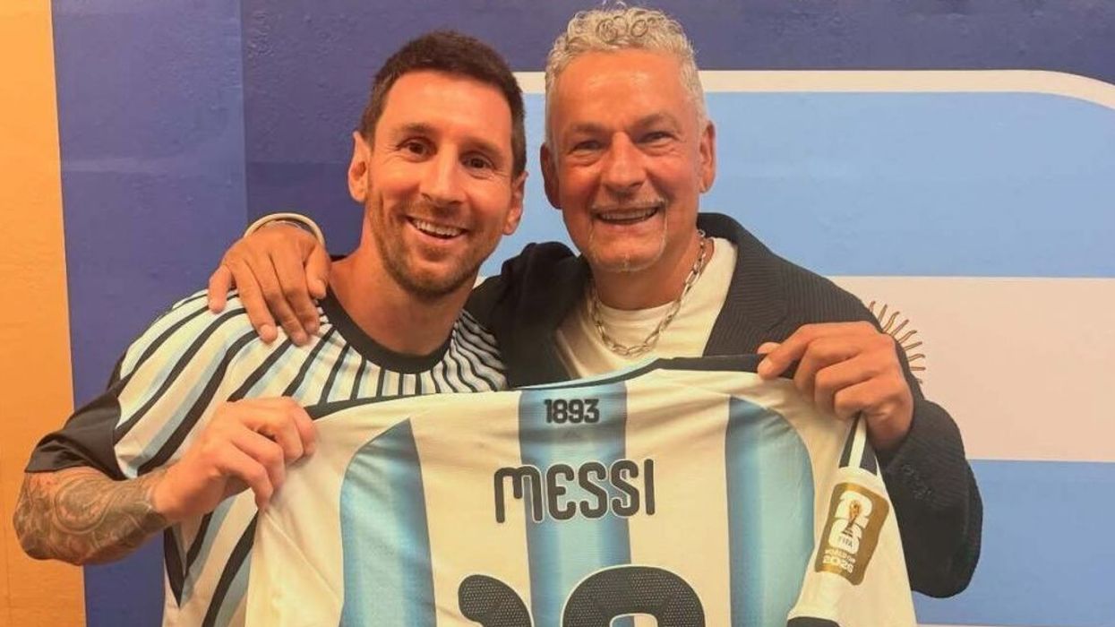 Respekt mes legjendash: Messi i dhuron fanellën Baggios, italiani reagon me fjalë prekëse Respekt mes legjendash: Messi i dhuron fanellën Baggios, italiani reagon me fjalë prekëse