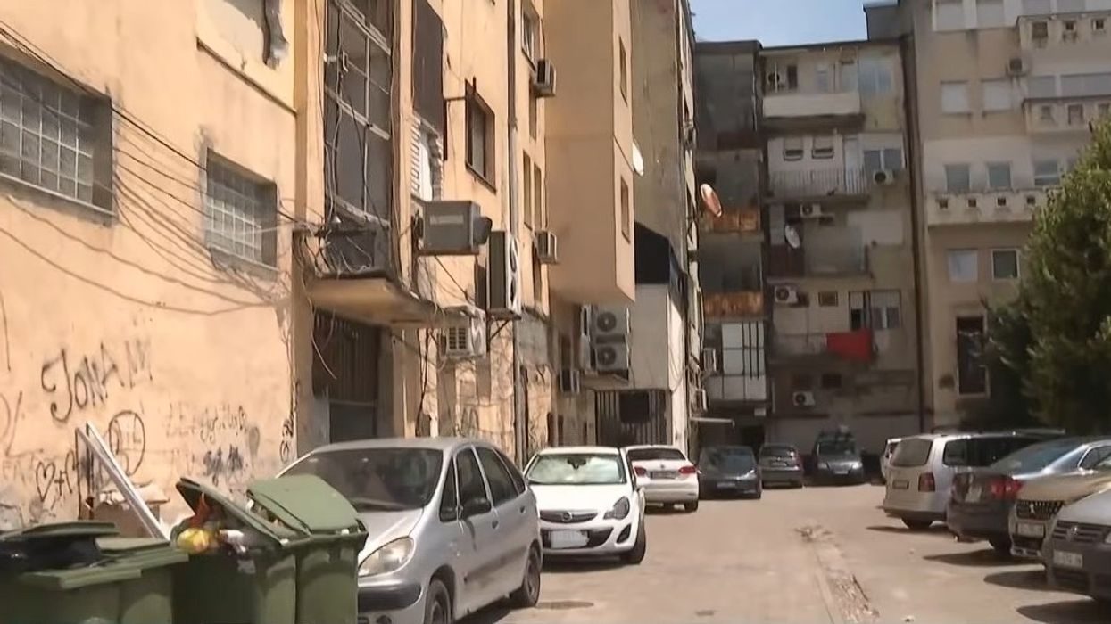 Ndërtesat e vjetra në Pejë presin investime pas dekadash pa ndërhyrje Ndërtesat e vjetra në Pejë presin investime pas dekadash pa ndërhyrje