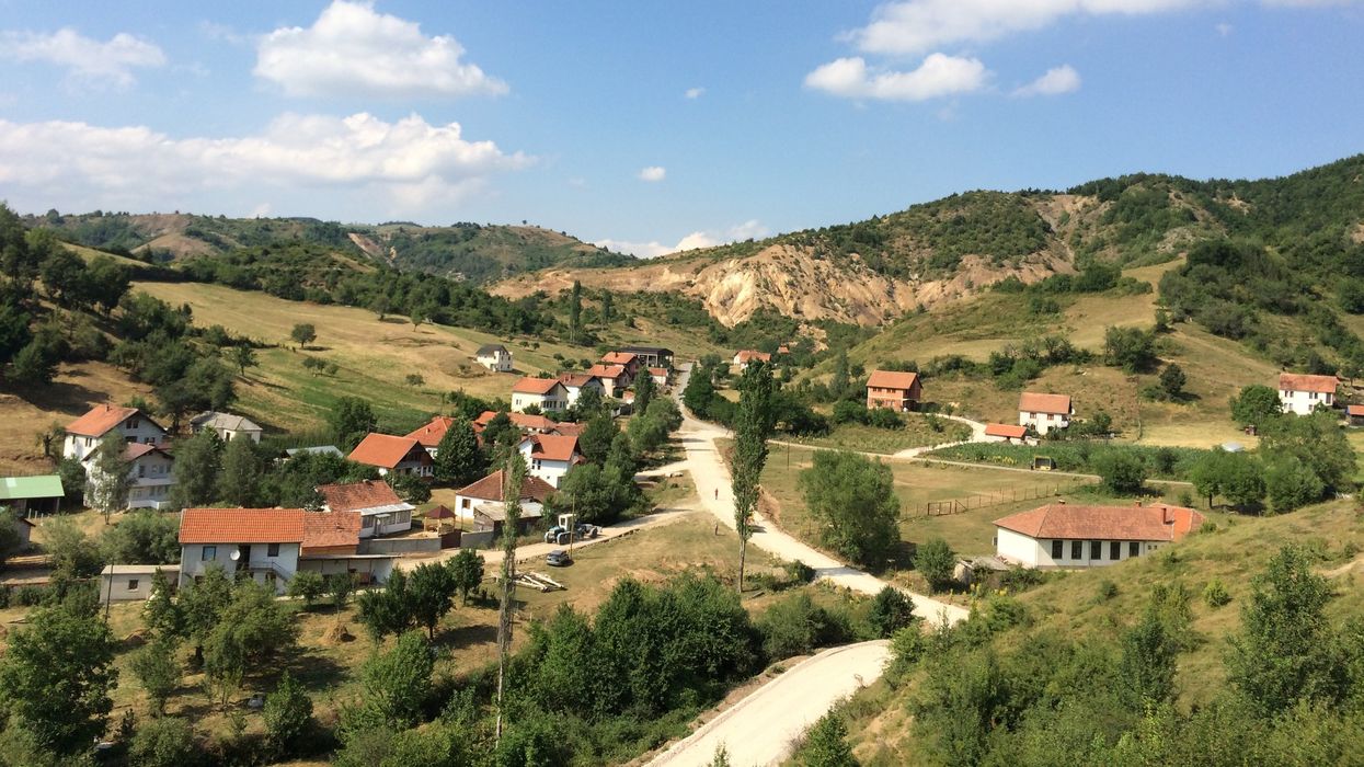 Mungesa e ujit në fshatin Mazhiq, banorët kërkojnë reagimin e Komunës së Mitrovicës Mungesa e ujit në fshatin Mazhiq, banorët kërkojnë reagimin e Komunës së Mitrovicës