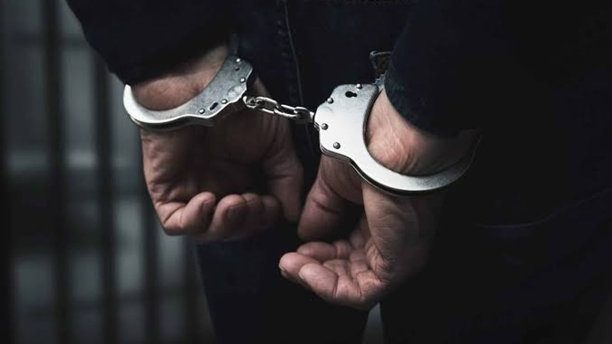Katër të rinj dyshohet se kryen grabitje në Prishtinë, arrestohen nga policia Katër të rinj dyshohet se kryen grabitje në Prishtinë, arrestohen nga policia
