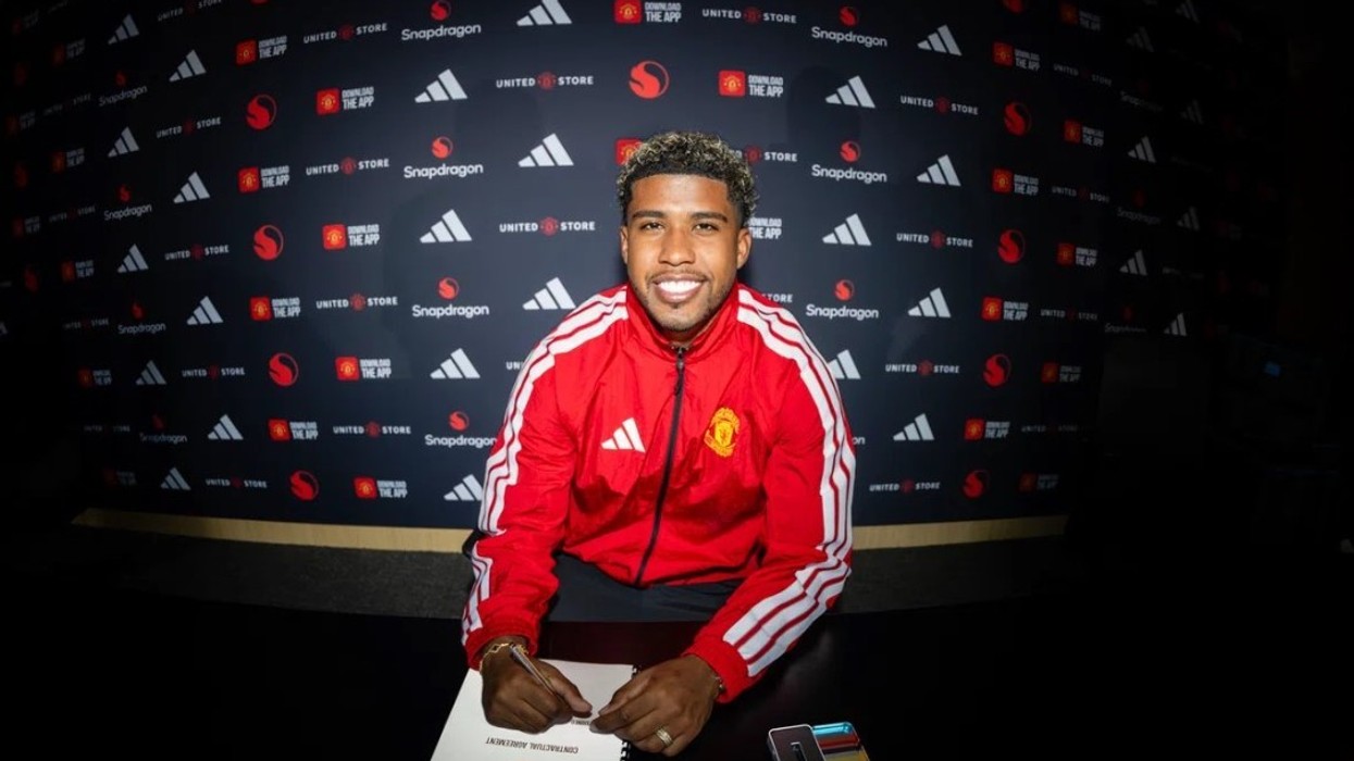 Zyrtare: Manchester United prezanton Andrey Santosin