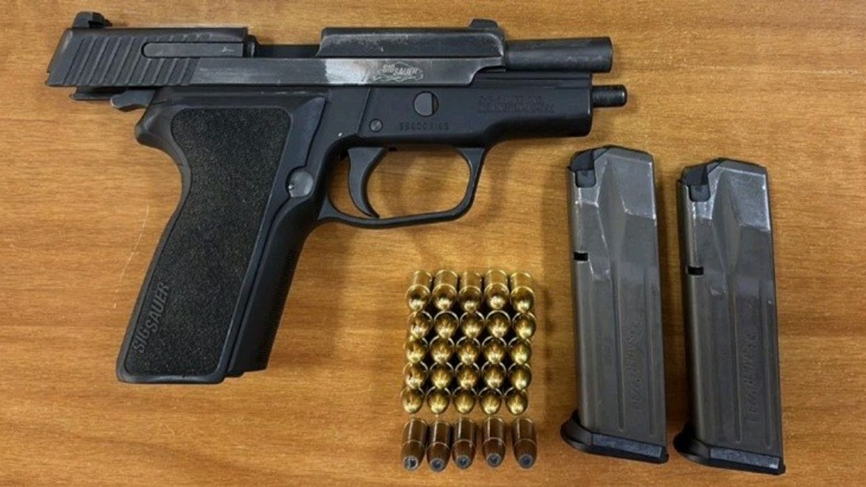 Arrestohen katër persona në Ferizaj për kanosje dhe armëmbajtje pa leje, policia sekuestron katër armë zjarri Arrestohen katër persona në Ferizaj për kanosje dhe armëmbajtje pa leje, policia sekuestron katër armë zjarri