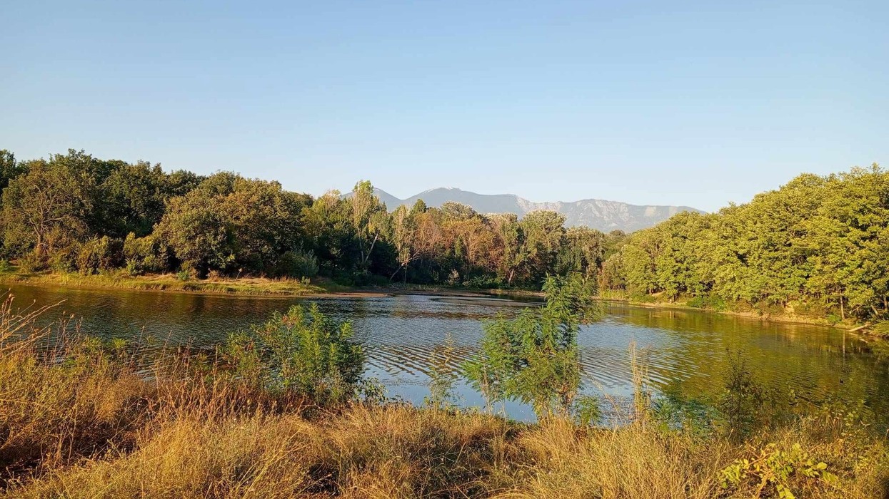 Moti në Shqipëri, vranët dhe reshje shiu