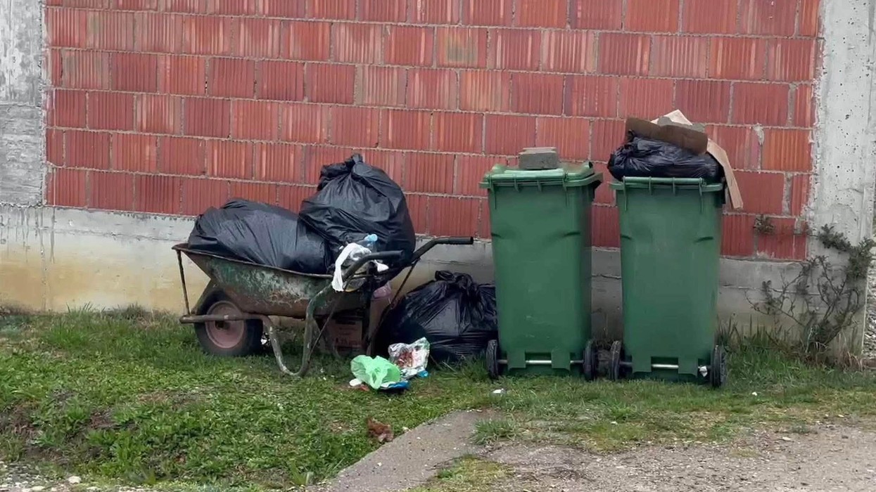 Ankohen qytetarët nga fshati Gllamnik i Podujevës: Që dy javë nuk janë larguar mbeturinat