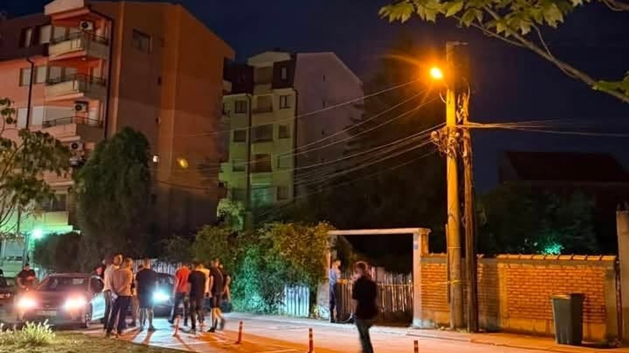 Të shtëna me armë në Pejë, një i plagosur