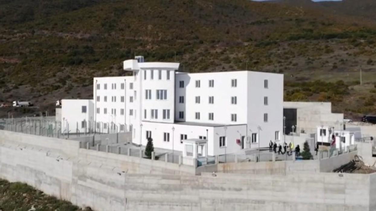 U dënua për vjedhjen e 120 mijë eurove, Rozeta Dobi përfiton nga amnistia penale - lirohet nga burgu i Pojskës