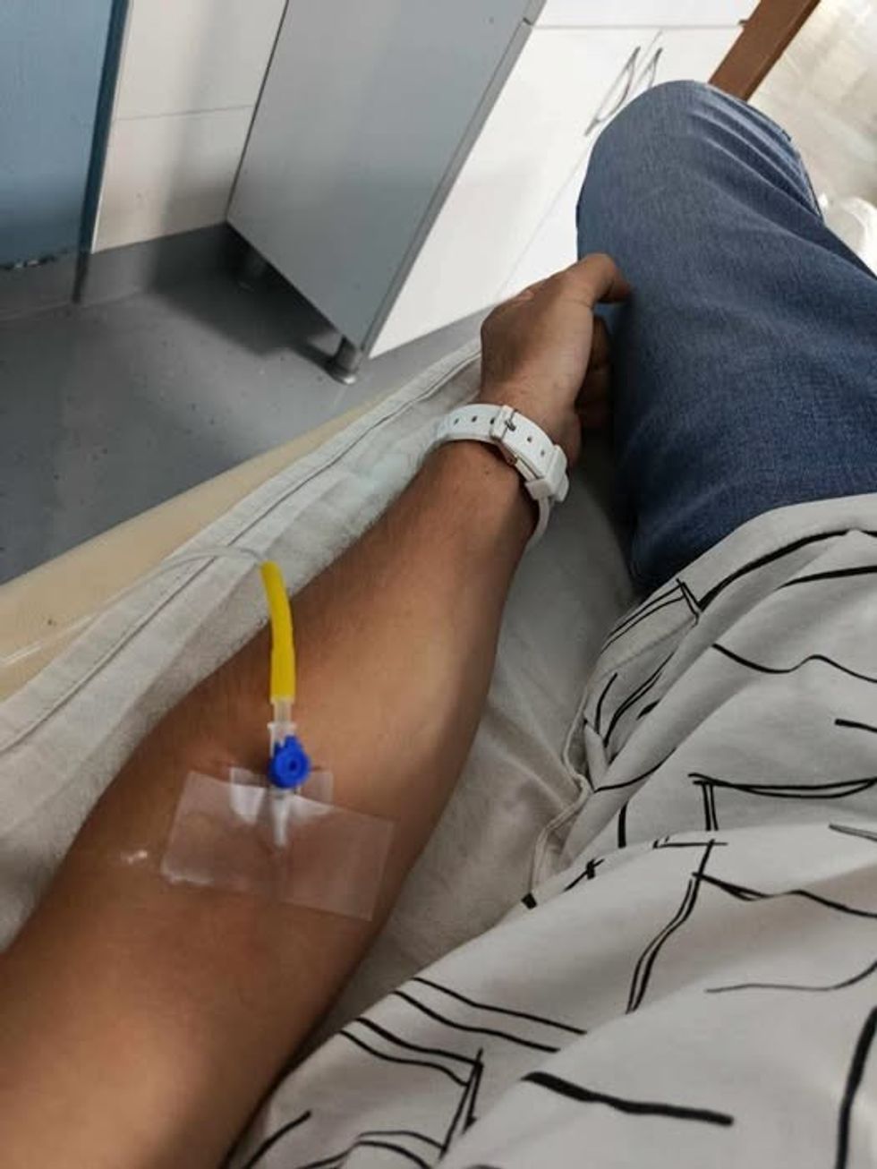 Rreth 80 persona dyshohet se u helmuan nga ushqimi në një piceri në Han të Elezit