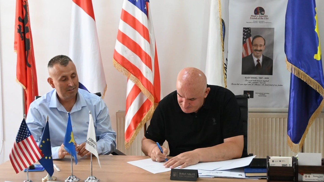 Nënshkruhen kontratat e subvencionimit me 35 përfituesit në fushën e kulturës, rinisë dhe sportit