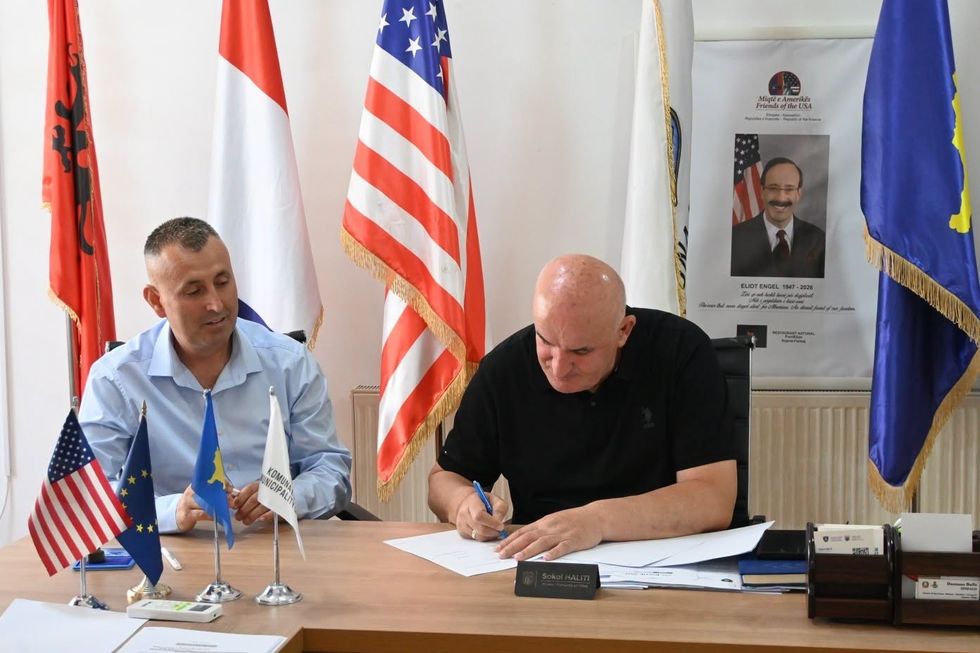 Nënshkruhen kontratat e subvencionimit me 35 përfituesit në fushën e kulturës, rinisë dhe sportit