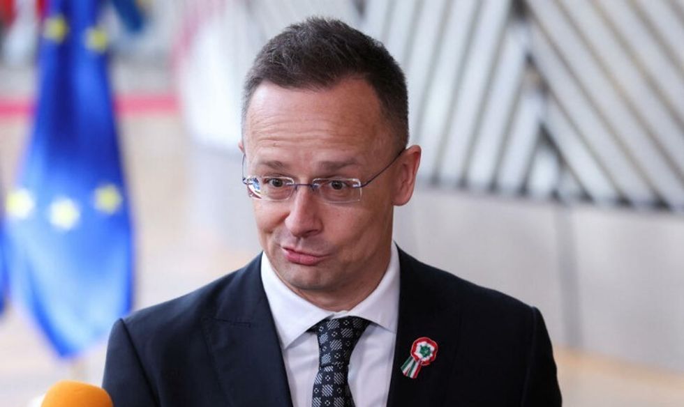 Ish-ministri i Jashtëm i Hungarisë dorëzon mandatin si deputet, angazhohet në një kompani kineze