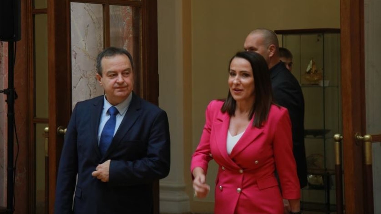 Analistët serbë: Retorika për spastrimin etnik rikthen frymën e viteve '90, synohet mobilizimi i elektoratit të partisë së Vuçiqit