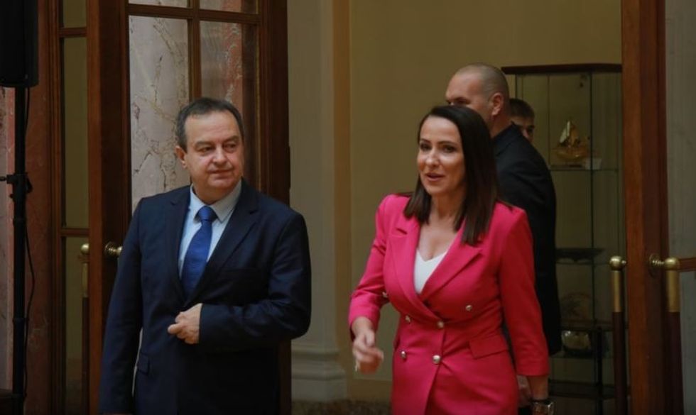 Analistët serbë: Retorika për spastrimin etnik rikthen frymën e viteve '90, synohet mobilizimi i elektoratit të partisë së Vuçiqit