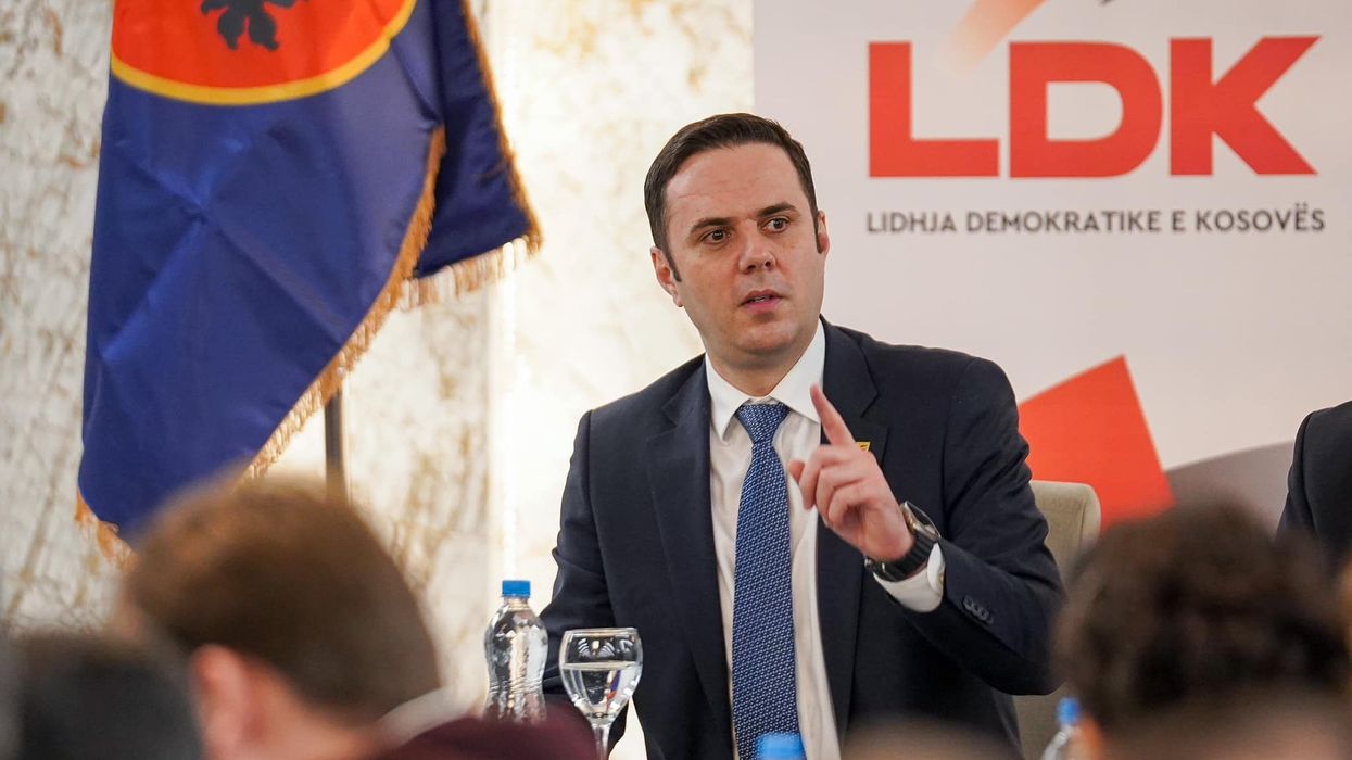 Abdixhiku: Lakmia për karrige mund ta dëmtojë partinë dhe ta çojë Kosovën drejt zgjedhjeve të reja Abdixhiku: Lakmia për karrige mund ta dëmtojë partinë dhe ta çojë Kosovën drejt zgjedhjeve të reja