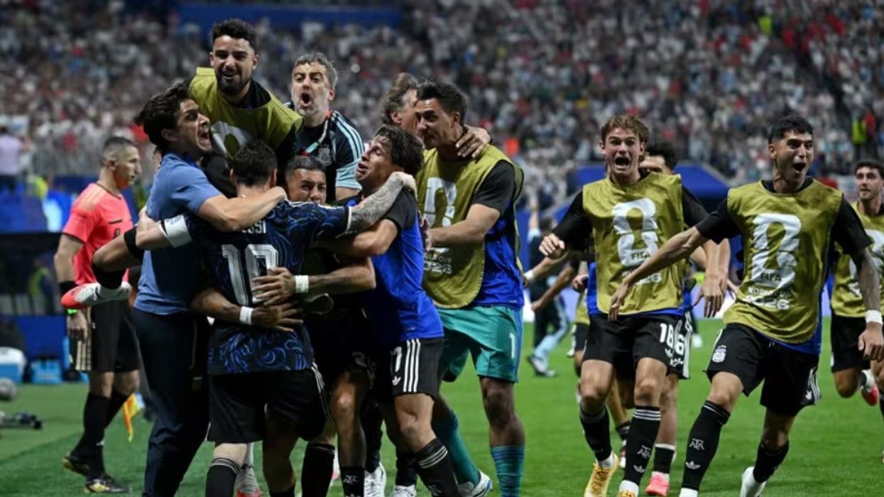 Messi magjik, Anglia në gjunjë! Argjentina siguron finalen e Botëorit me një fund dramatik Messi magjik, Anglia në gjunjë! Argjentina siguron finalen e Botëorit me një fund dramatik