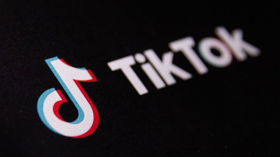 Rregullatori britanik i komunikimeve nis hetim ndaj TikTok për masat e sigurisë së fëmijëve